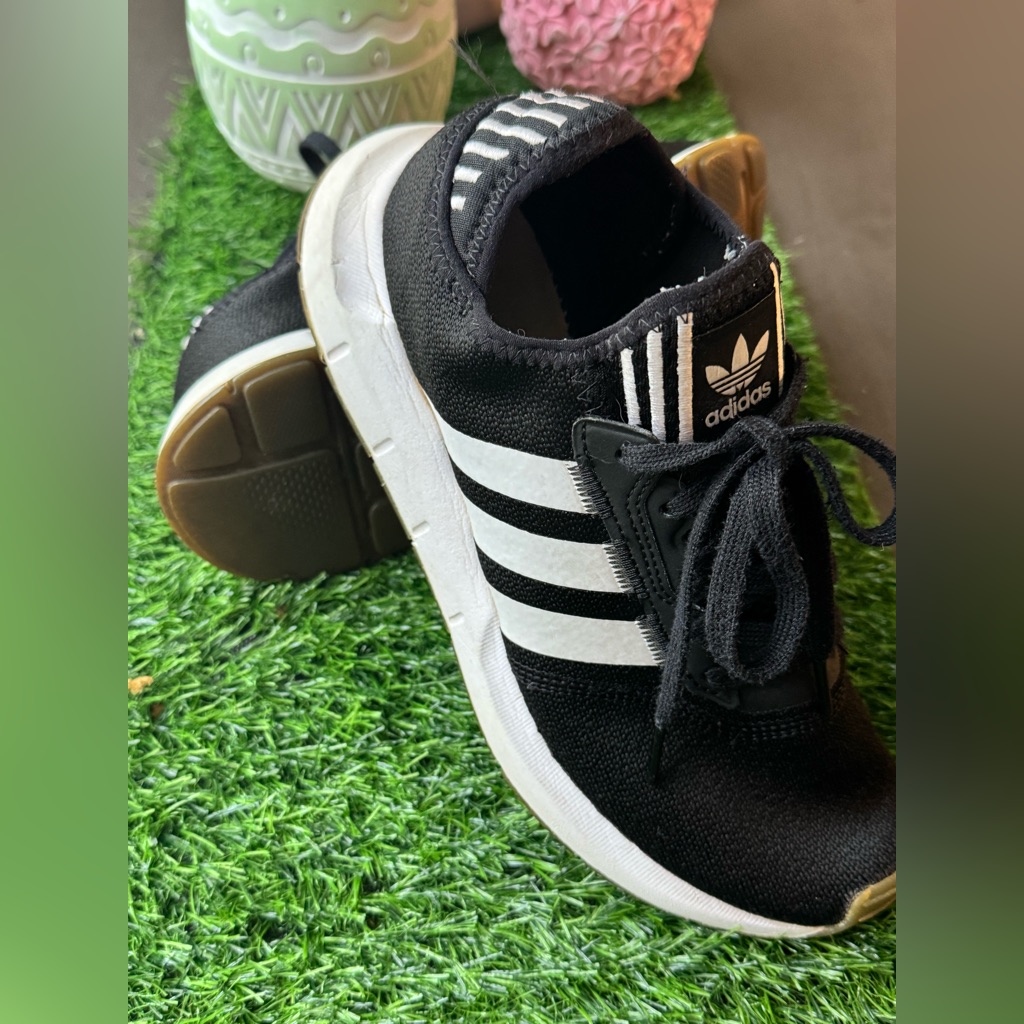Brand Adidas Size 712